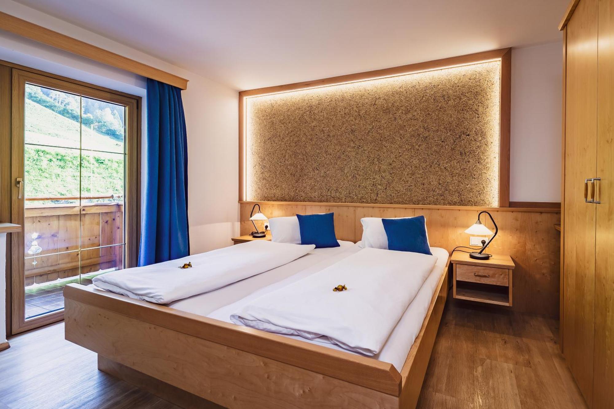 Panorama Hotel Guggenbichl: Alpine Views & Spa Access Kaprun Exterior photo