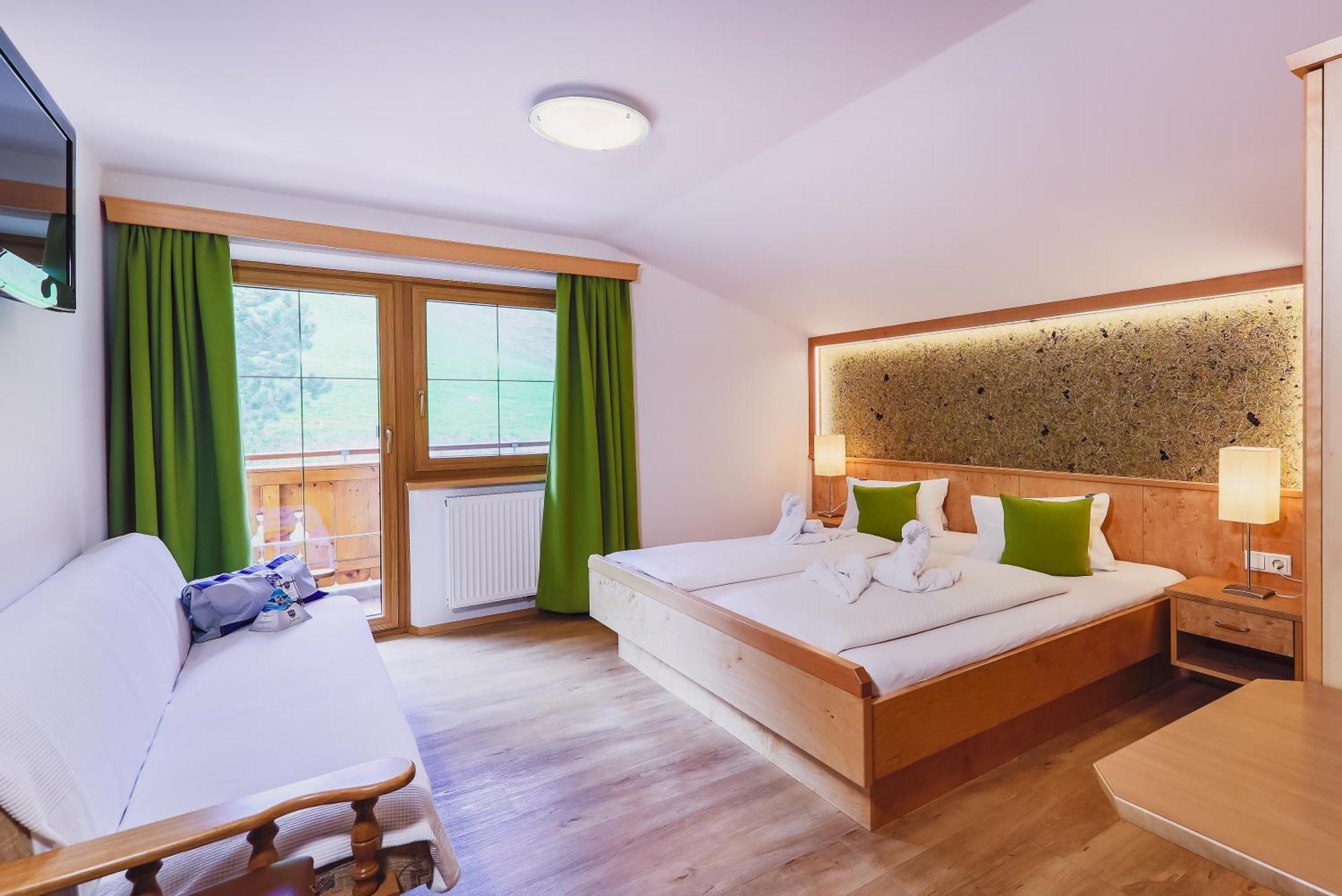 Panorama Hotel Guggenbichl: Alpine Views & Spa Access Kaprun Exterior photo