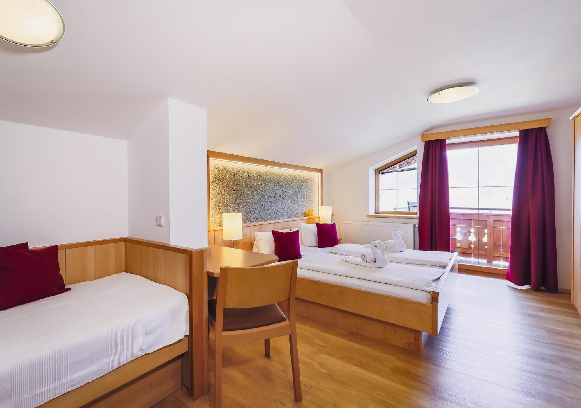 Panorama Hotel Guggenbichl: Alpine Views & Spa Access Kaprun Exterior photo