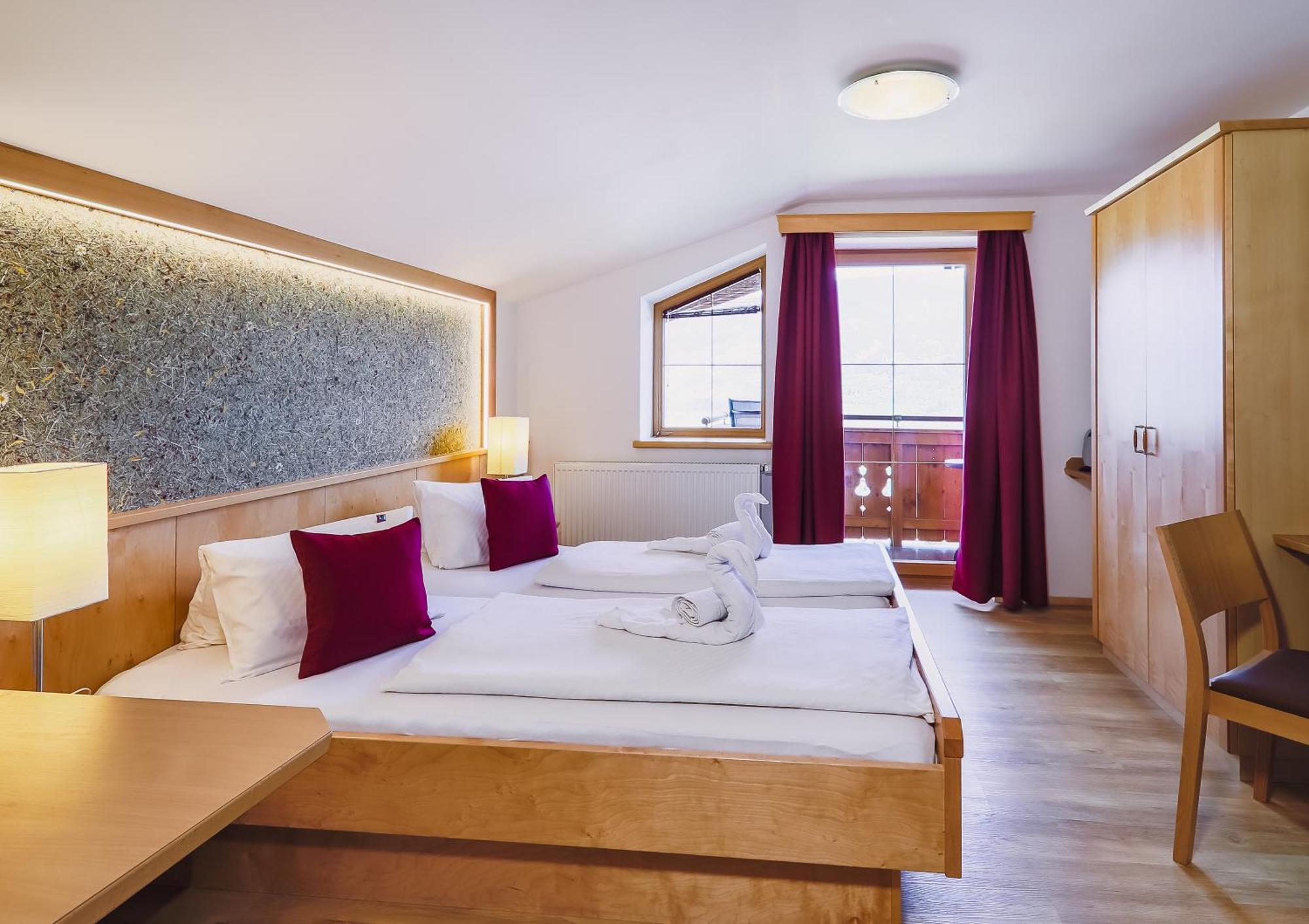 Panorama Hotel Guggenbichl: Alpine Views & Spa Access Kaprun Exterior photo