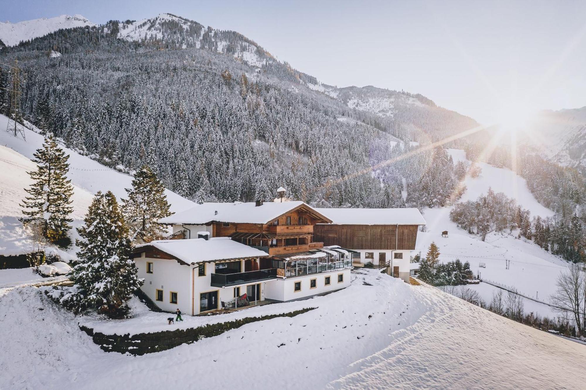Panorama Hotel Guggenbichl: Alpine Views & Spa Access Kaprun Exterior photo