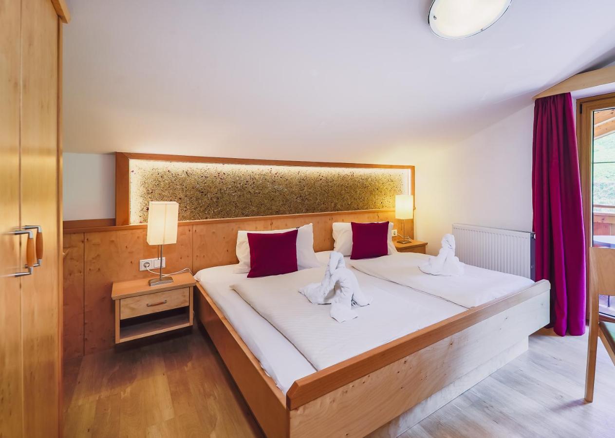 Panorama Hotel Guggenbichl: Alpine Views & Spa Access Kaprun Exterior photo